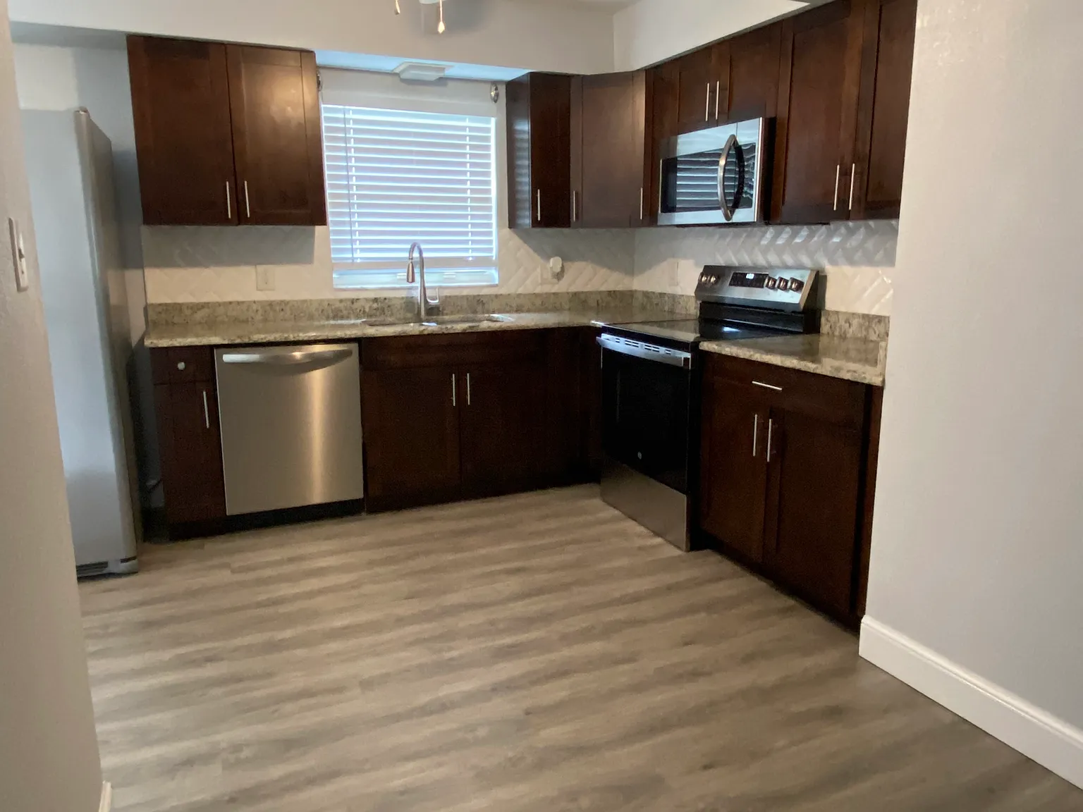 2931 W Palmetto St — Photo 2