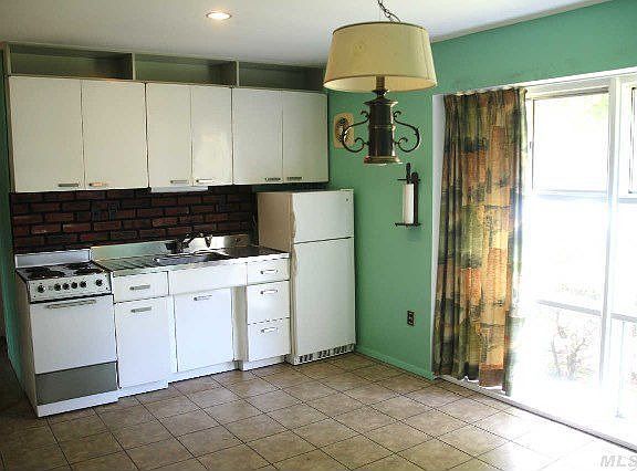 4th image of 161 Duck Pond Dr