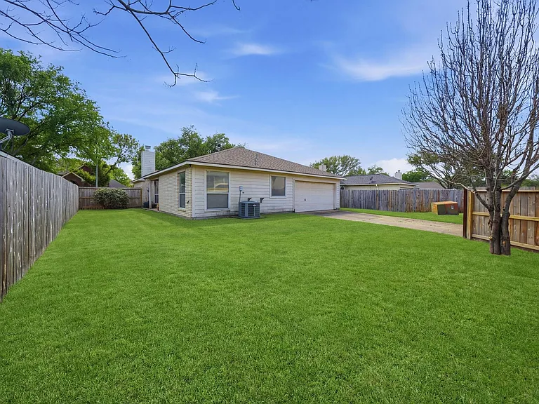 15330 Geral Ln — Photo 10