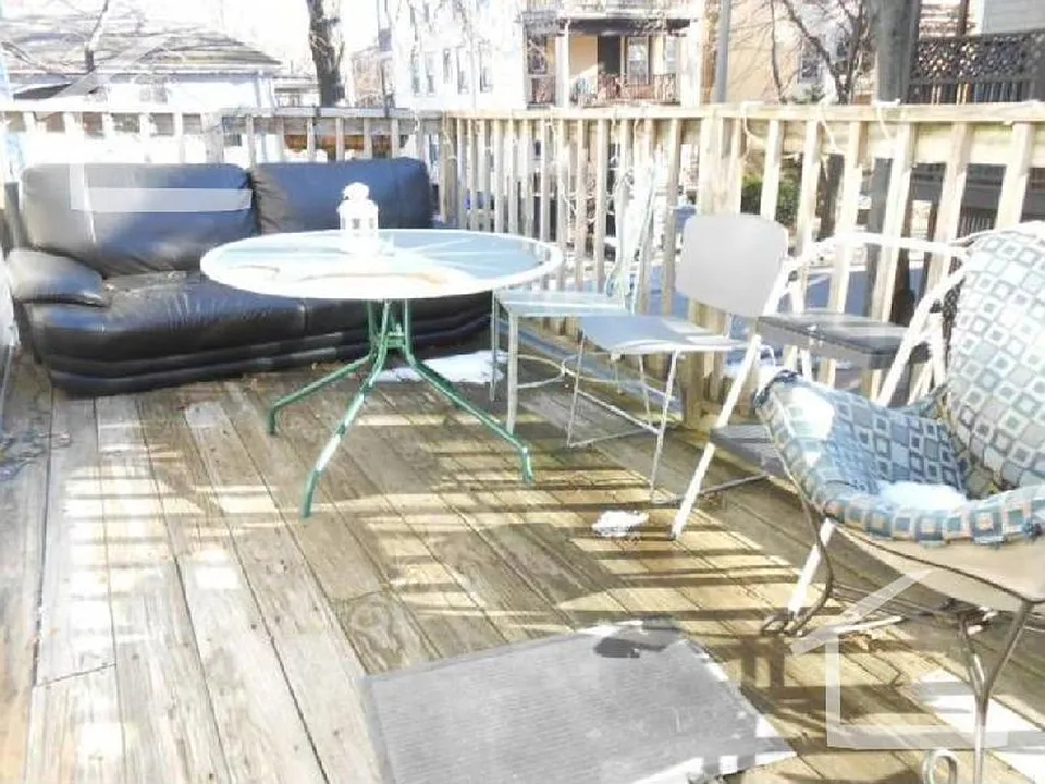 206 Freeman St #2