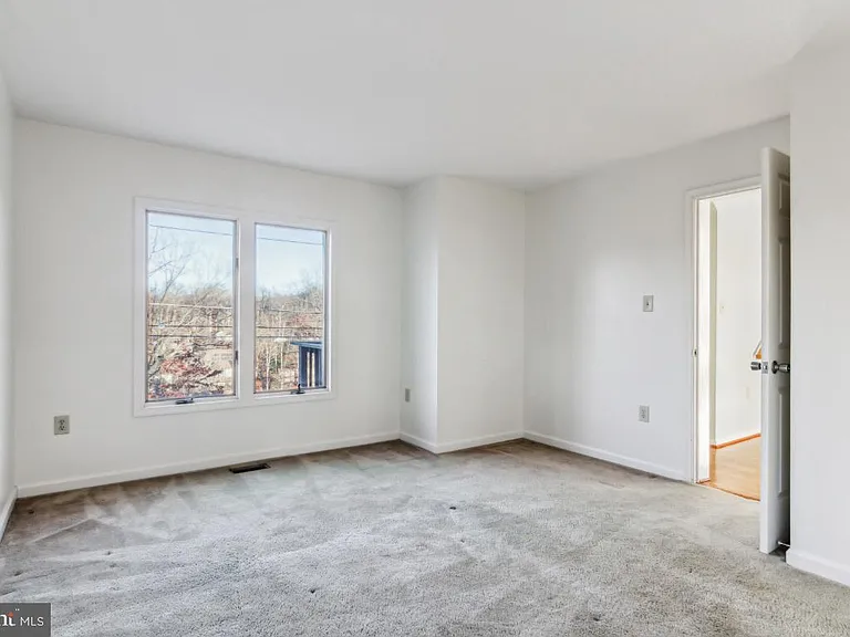 1232 Lakeview Dr — Photo 13