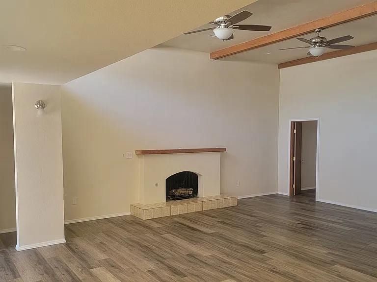 1908 Mountain Shadow Dr — Photo 5