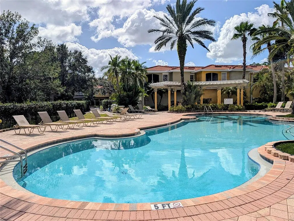 3 bed, 3.0 bath, 1559 sqft, $2,200 — Photo 2