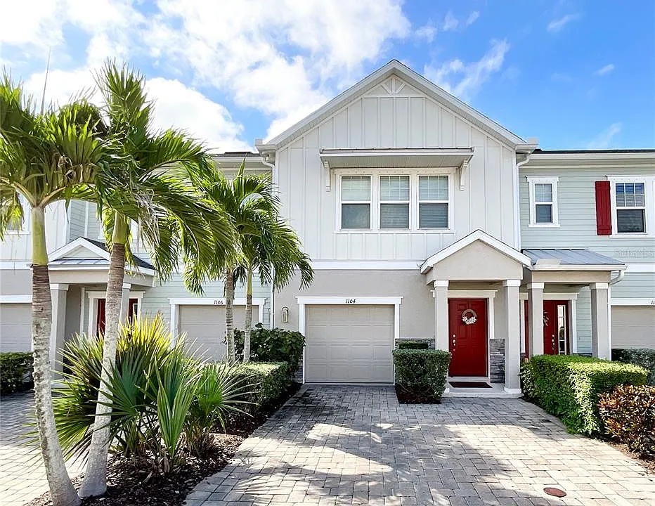 1104 Coral Ln