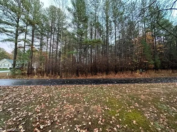 370 Cove Wood Dr, Denton, NC 27239