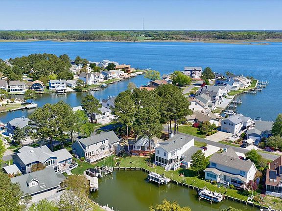 5th image of 2 Waters Edge Ct