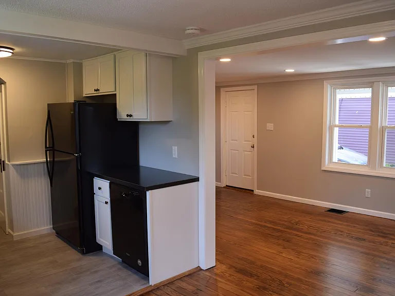 227 E Pike St — Photo 6