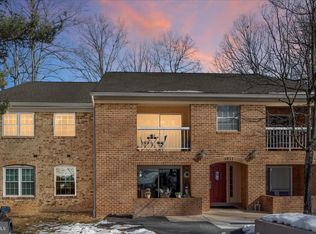 5831 Cove Landing Rd APT 301, Burke, VA 22015