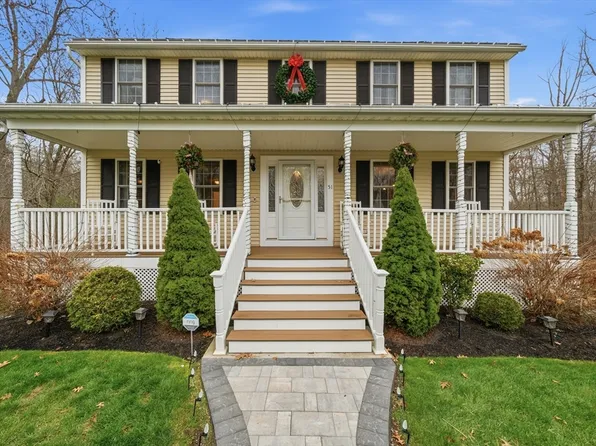 51 Melim Dr, Tewksbury, MA 01876