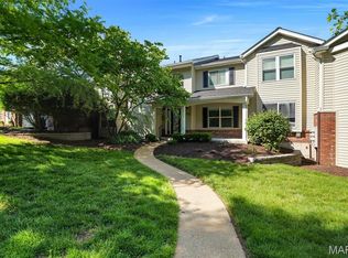 712 Woodside Trails Dr APT 102, Ballwin, MO 63021