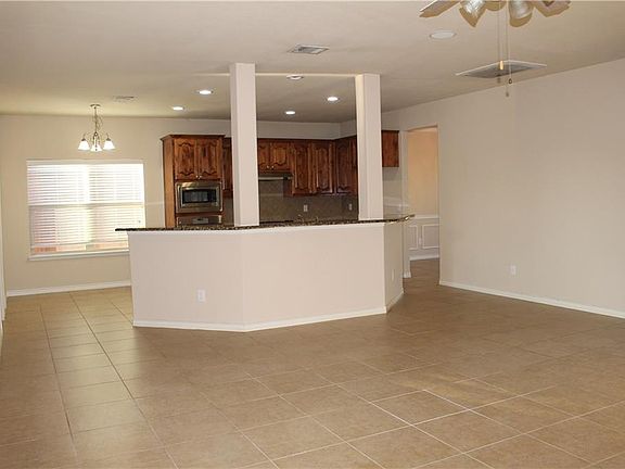 3rd image of 1605 Sul Ross Dr