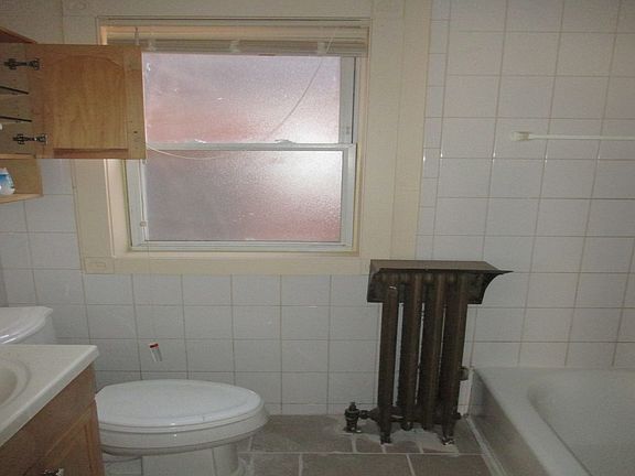 4th image of 5574 Kensington Ave