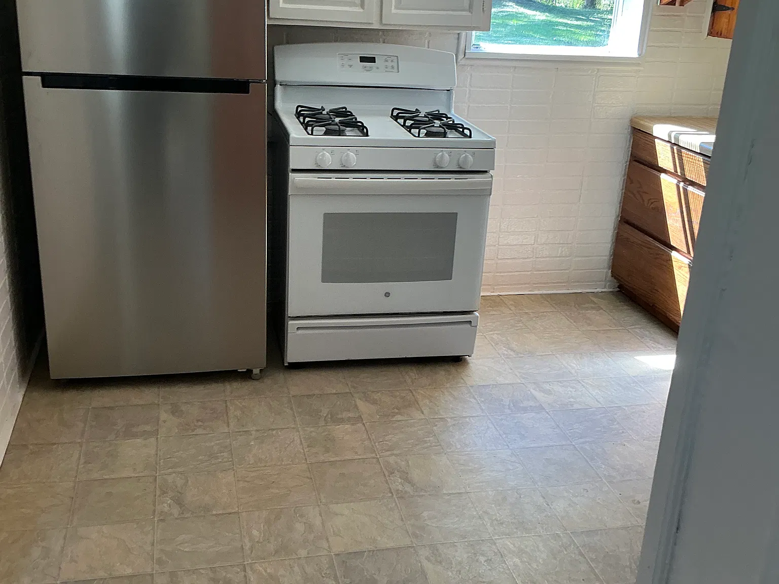 3 bed, 1008 sqft, $2,000 — Photo 3