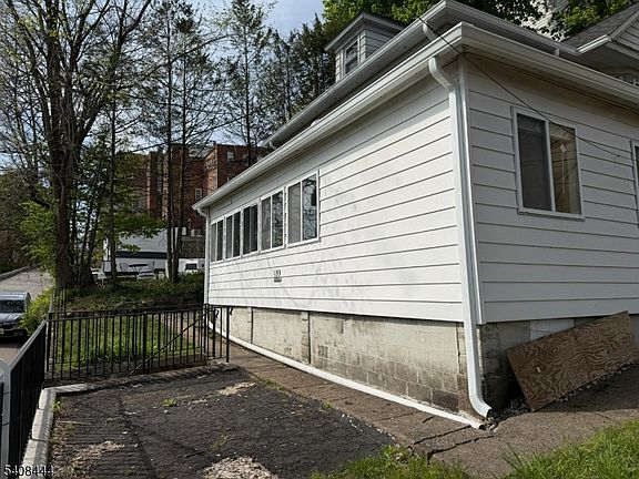 2nd image of 159 Plane St