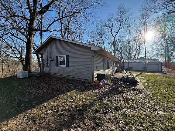 3rd image of 201 Lake Hills Dr