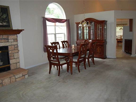 2nd image of 401 Oakhill Ter