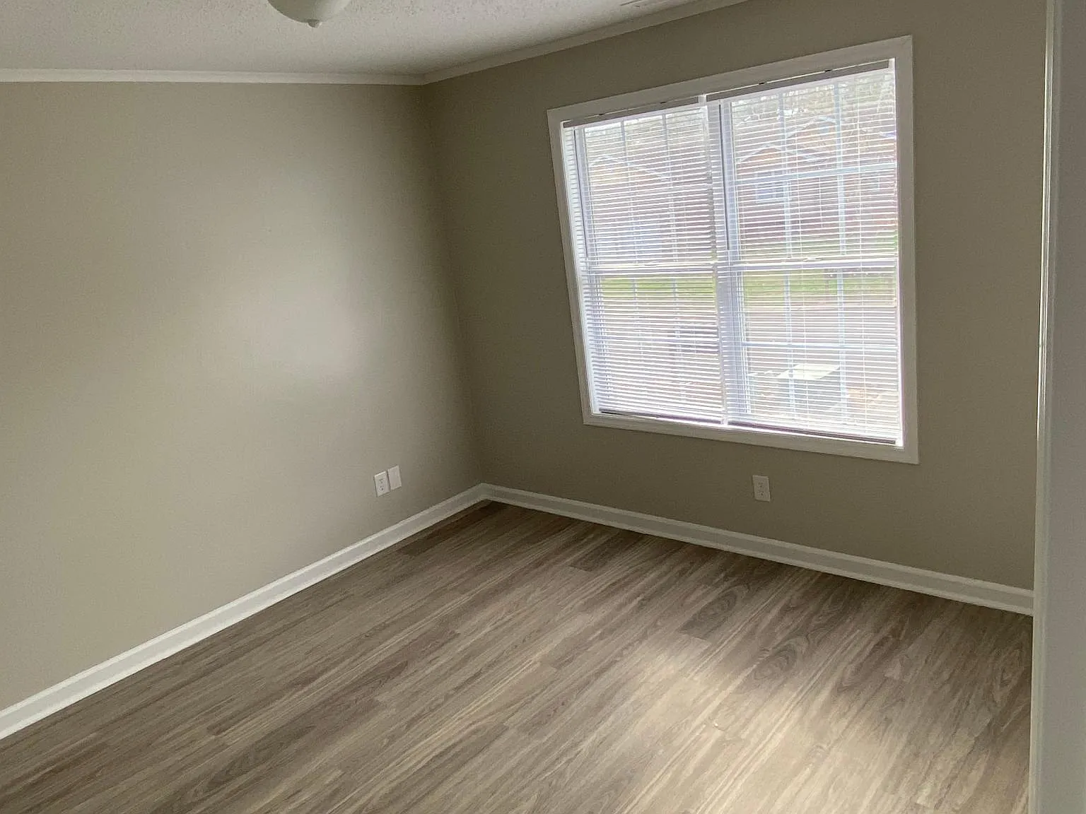 3 bed, $1,150 — Photo 4