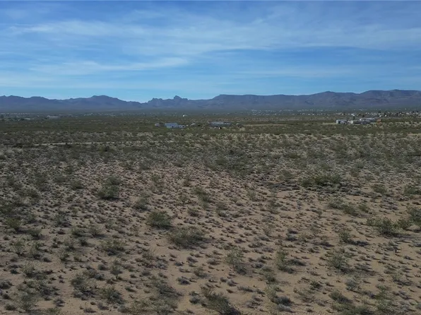 3895 N Hoover Rd, Golden Valley, AZ 86413