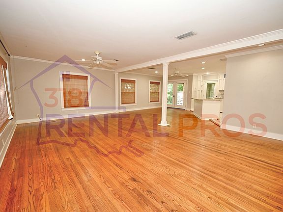 5th image of 105 N Pinecrest Dr