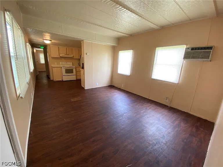 2211 Cantor Ln — Photo 6