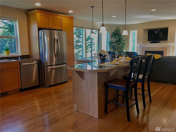 4th image of 205 Avenue E APT C