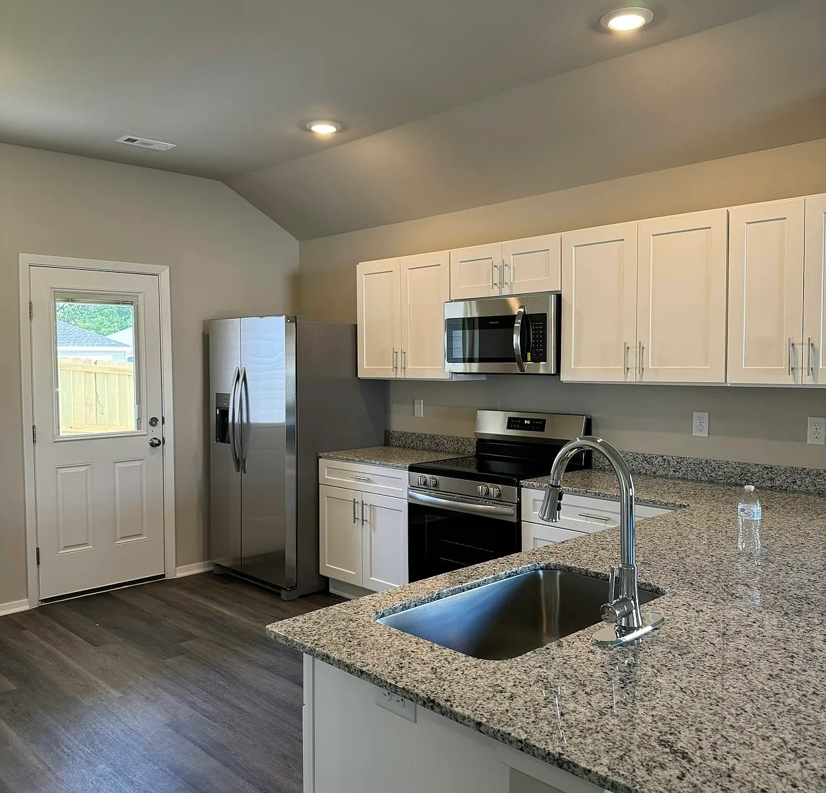 2554 East War Eagle Street — Photo 3