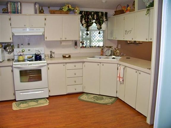 4th image of 306 Maple Crest Dr