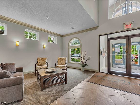 4th image of 180 Fox Hollow Dr APT 207