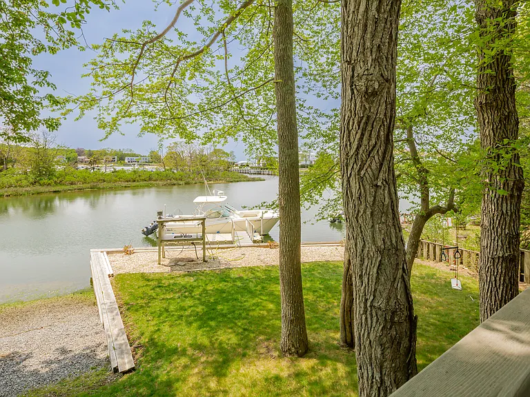 77 Lake Dr — Photo 21