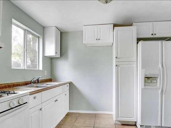 4th image of 25460 Cole St