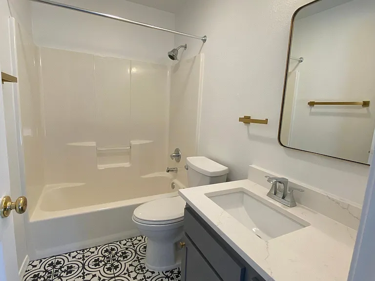 5023 NE 11th Ave — Photo 4
