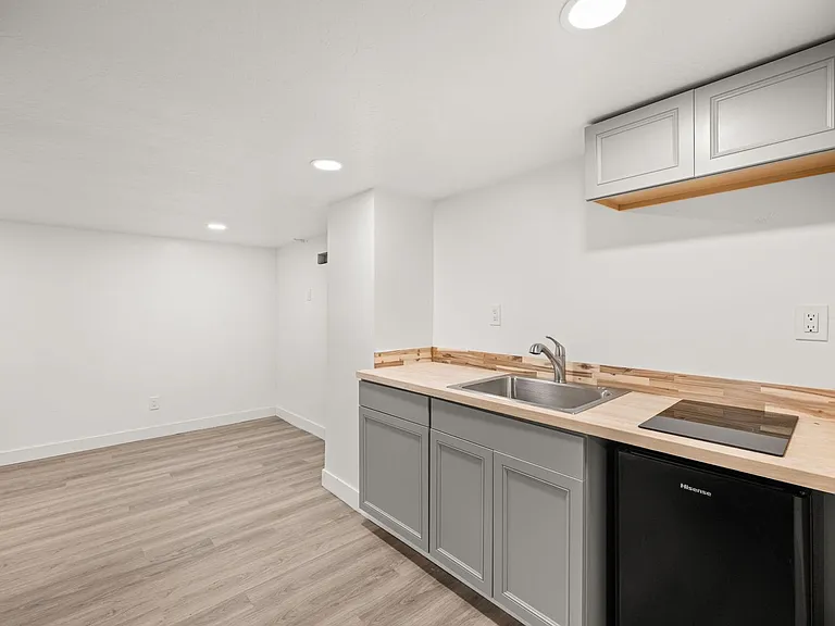 2624 W 8th Ave — Photo 7