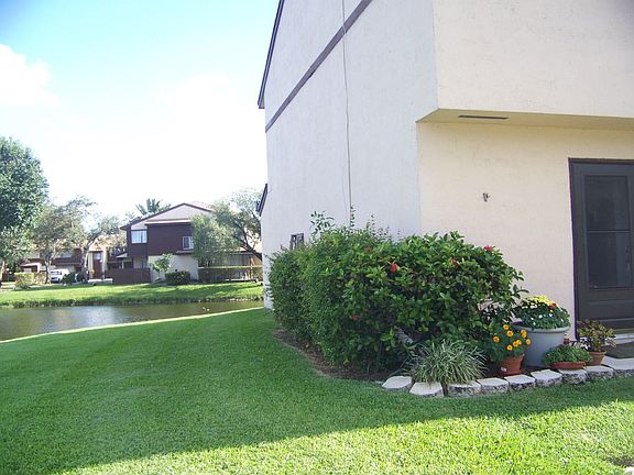 3rd image of 1193 Sussex Dr