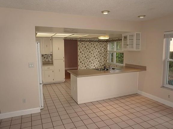 2nd image of 2355 Barcelona Dr