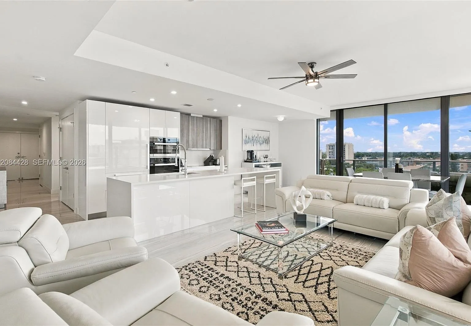 Sabbia Beach Condo — Photo 1