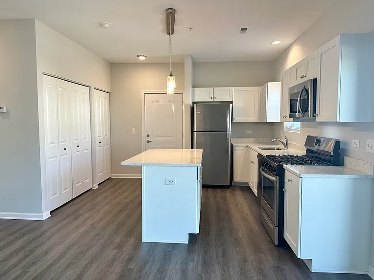 853 E Main St #2B — Photo 4
