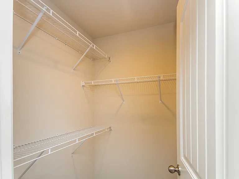 335 Noble Ln — Photo 8