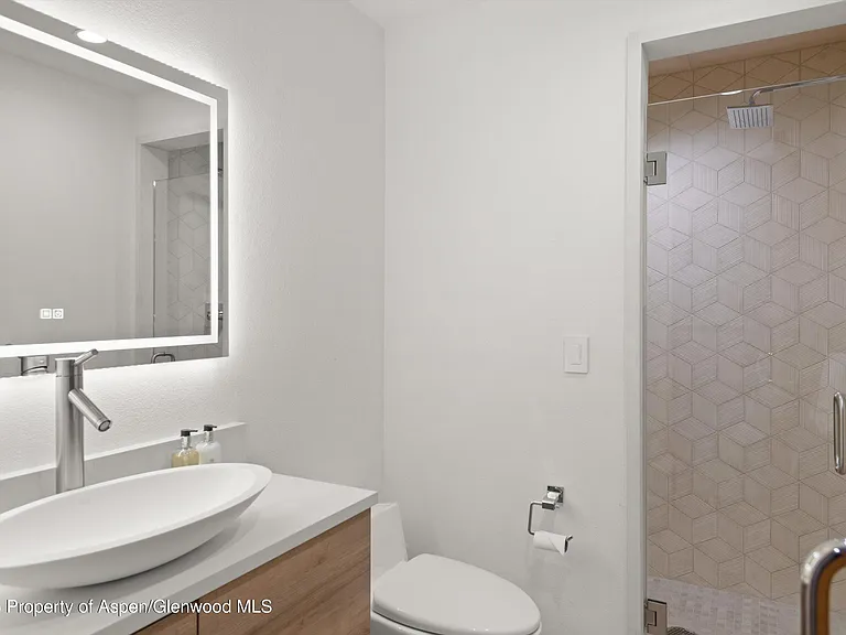 699 Eppley Dr — Photo 39