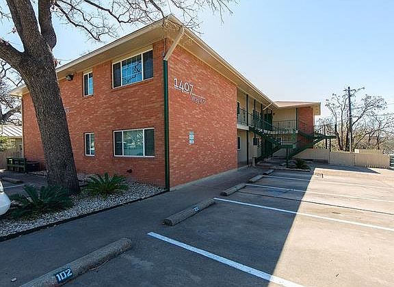 2nd image of 1407 W 39th 1/2 St APT 102