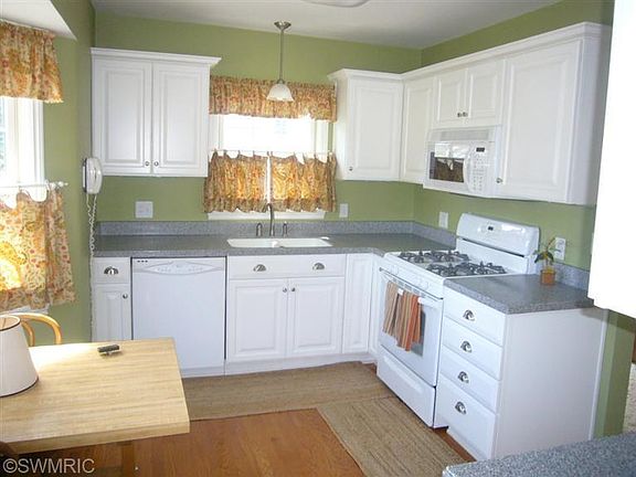 3rd image of 1507 Glen Ave