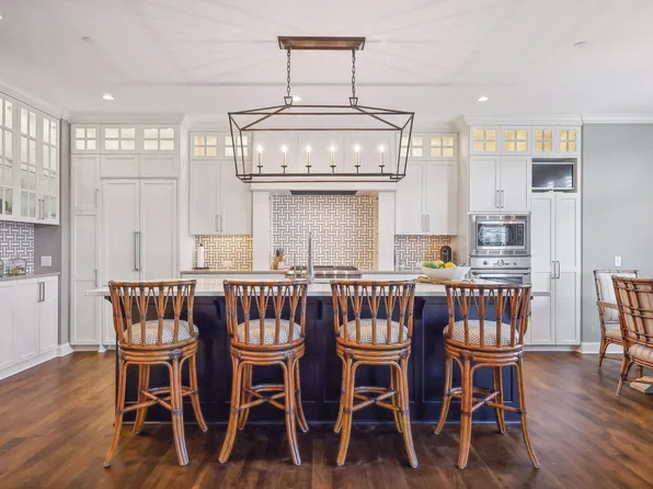 875 Lake St N APT 409, Wayzata, MN 55391