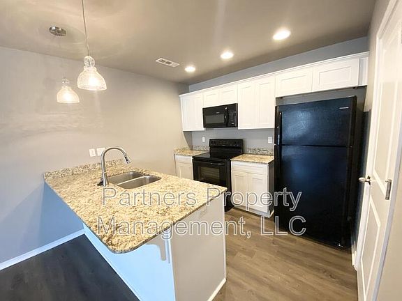 4th image of 201 Hindman Dr #2