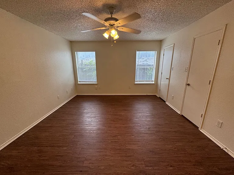 4024 Periwinkle Dr — Photo 8