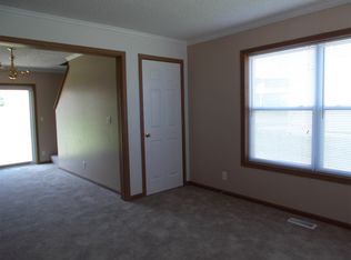 928 Swallow Cir, Liberty, MO 64068