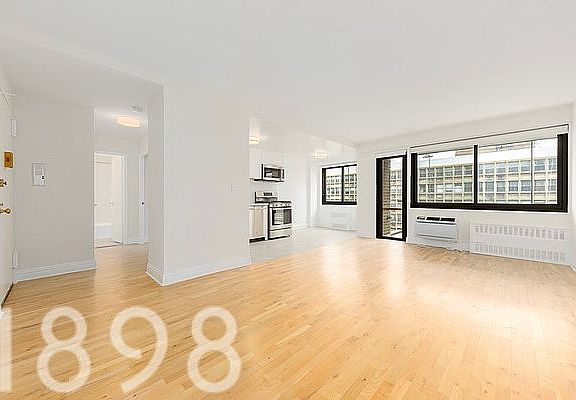 3rd image of 135 W 96th St APT 10C