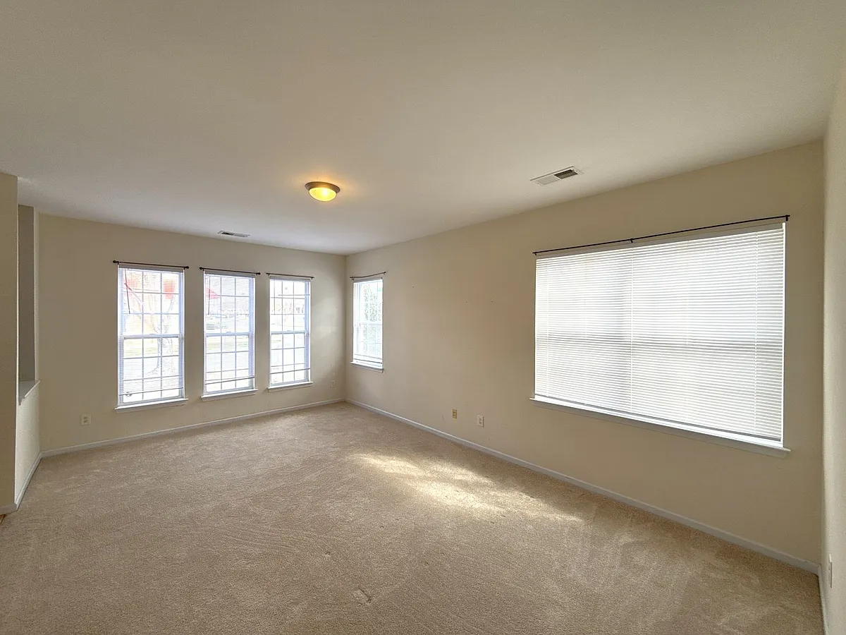 Building Photo - 7023 Brighton Park Dr