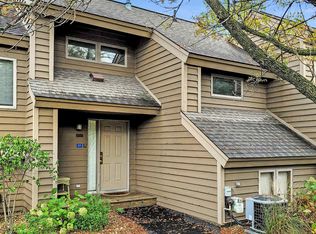 27 Poplar Rdg, Galena, IL 61036