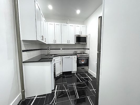 2nd image of 507 W 179th St APT 1C
