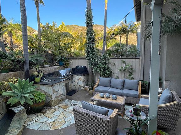 Backyard area for bbq or just have a glass of wine and chat