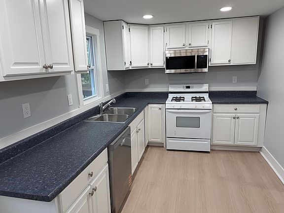 5th image of 1115 Fairdale St